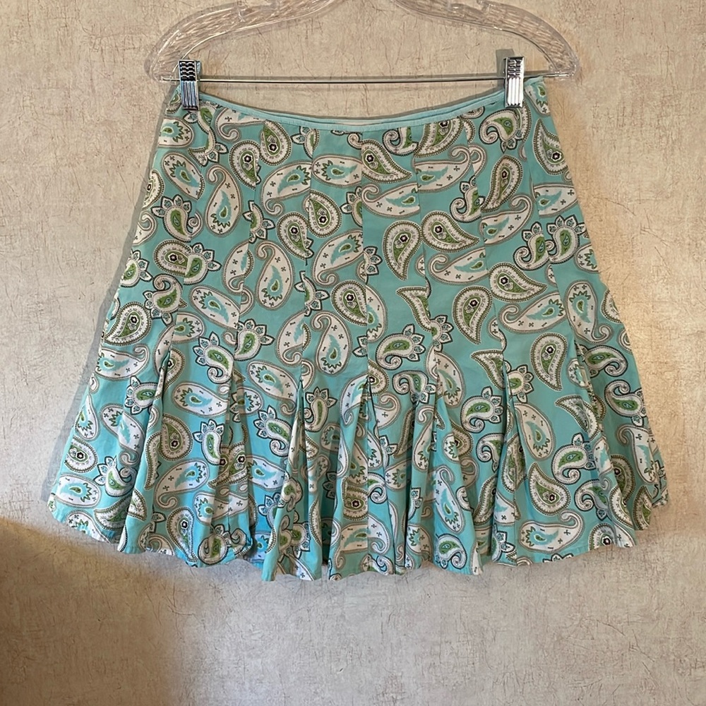 Harold’s cotton midi skirt with paisley print. And pleats. Size 8. Aquamarine